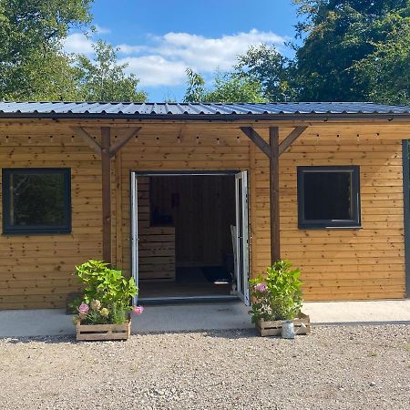 Kingfisher Cabin - Wild Escapes Wrenbury Off Grid Glamping - Ages 12 And Over Baddiley Bagian luar foto
