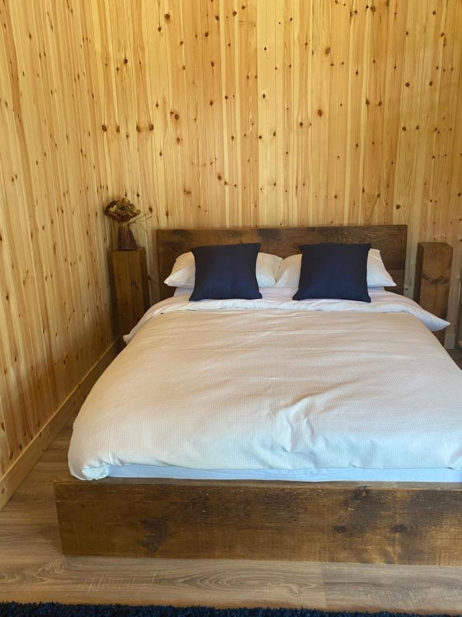 Kingfisher Cabin - Wild Escapes Wrenbury Off Grid Glamping - Ages 12 And Over Baddiley Bagian luar foto