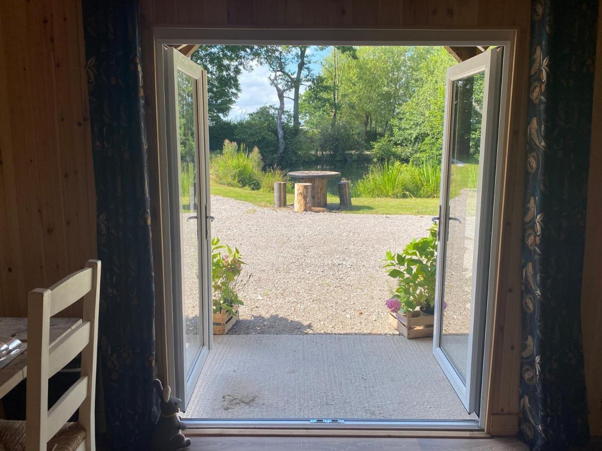 Kingfisher Cabin - Wild Escapes Wrenbury Off Grid Glamping - Ages 12 And Over Baddiley Bagian luar foto