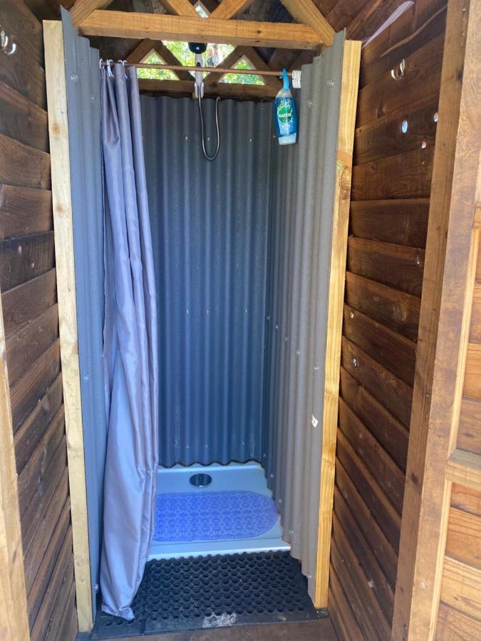 Kingfisher Cabin - Wild Escapes Wrenbury Off Grid Glamping - Ages 12 And Over Baddiley Bagian luar foto