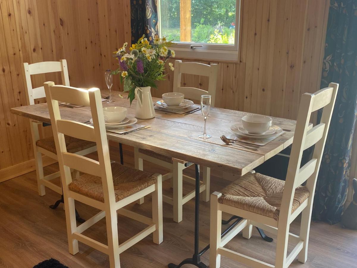 Kingfisher Cabin - Wild Escapes Wrenbury Off Grid Glamping - Ages 12 And Over Baddiley Bagian luar foto