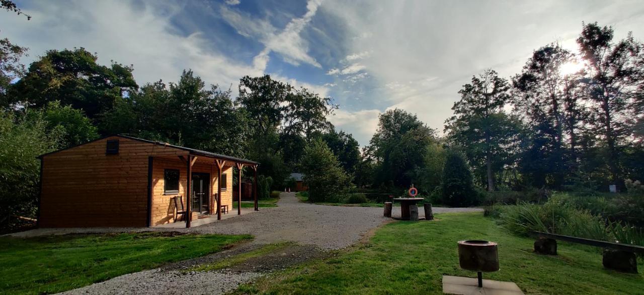 Kingfisher Cabin - Wild Escapes Wrenbury Off Grid Glamping - Ages 12 And Over Baddiley Bagian luar foto