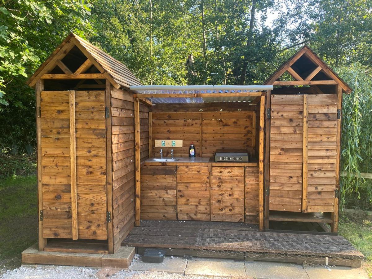 Kingfisher Cabin - Wild Escapes Wrenbury Off Grid Glamping - Ages 12 And Over Baddiley Bagian luar foto