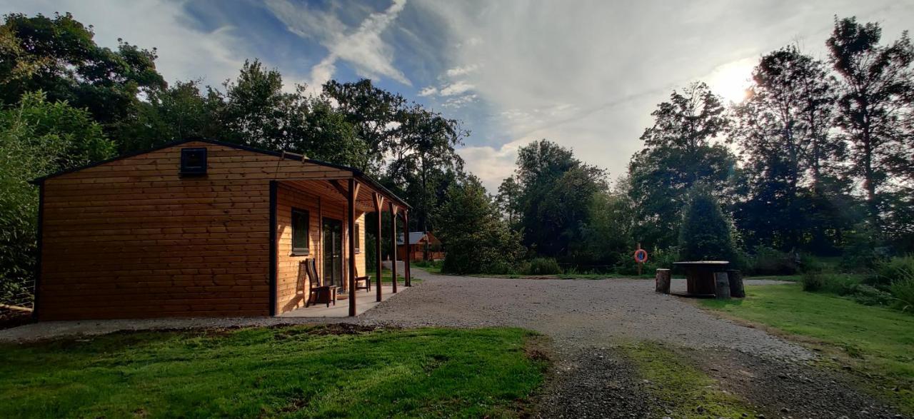 Kingfisher Cabin - Wild Escapes Wrenbury Off Grid Glamping - Ages 12 And Over Baddiley Bagian luar foto